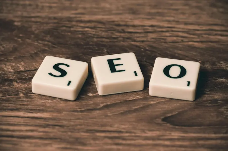 SEO letter tiles on a wooden table